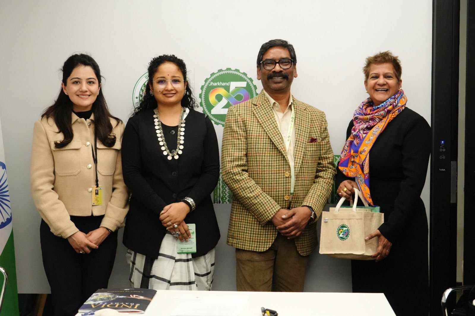 दावोस में मुख्यमंत्री सोरेन का ब्लूमबर्ग एशिया-पैसिफिक मीडिया से संवाद, विकास विजन और वैश्विक सहभागिता पर चर्चा